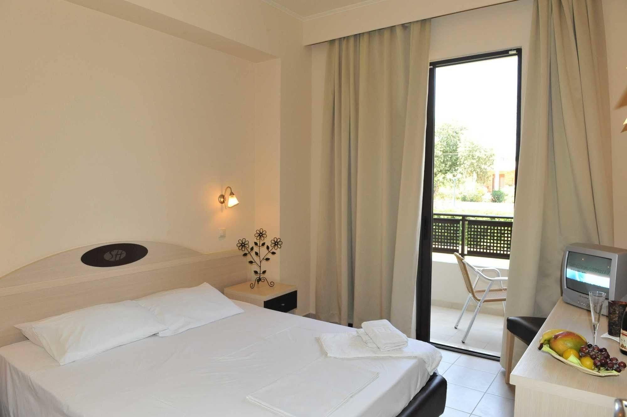 Santa Helena Hotel Lalyssos Værelse billede