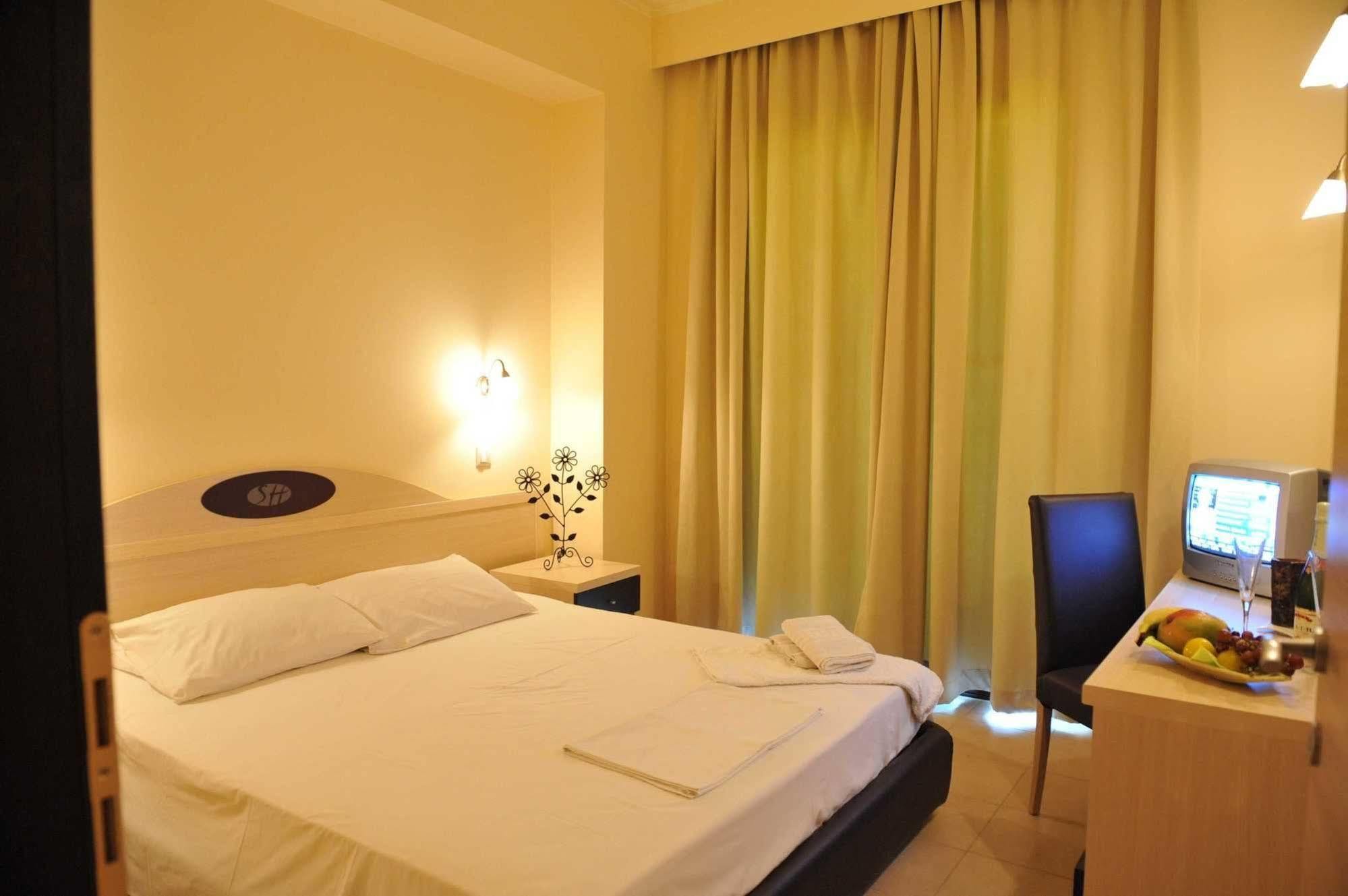 Santa Helena Hotel Lalyssos Eksteriør billede